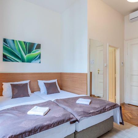 Booking En Suite Belgrado Exterior foto