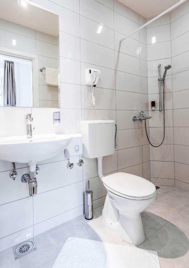 Booking En Suite Belgrado Exterior foto
