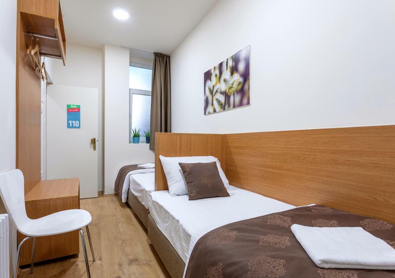 Booking En Suite Belgrado Exterior foto