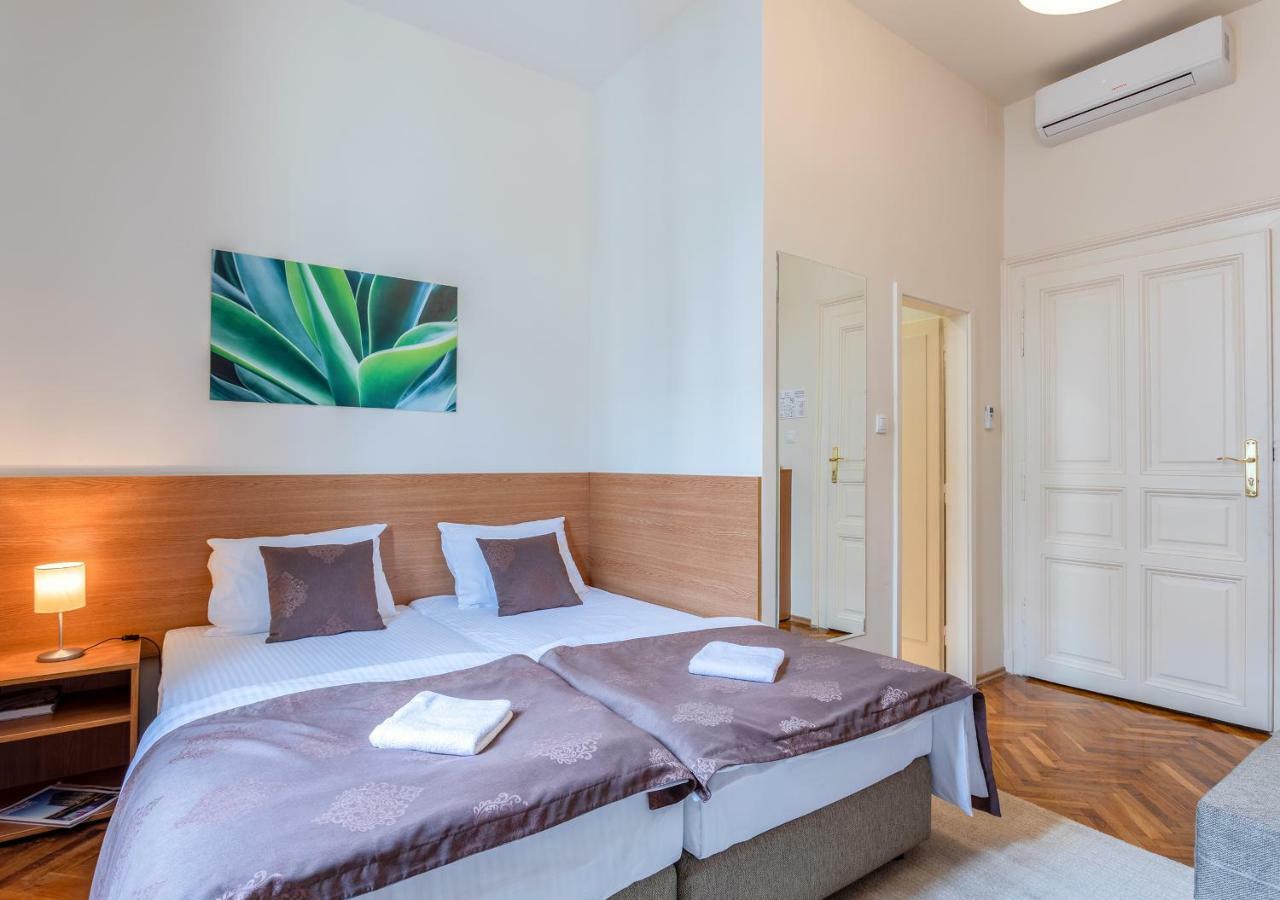 Booking En Suite Belgrado Exterior foto