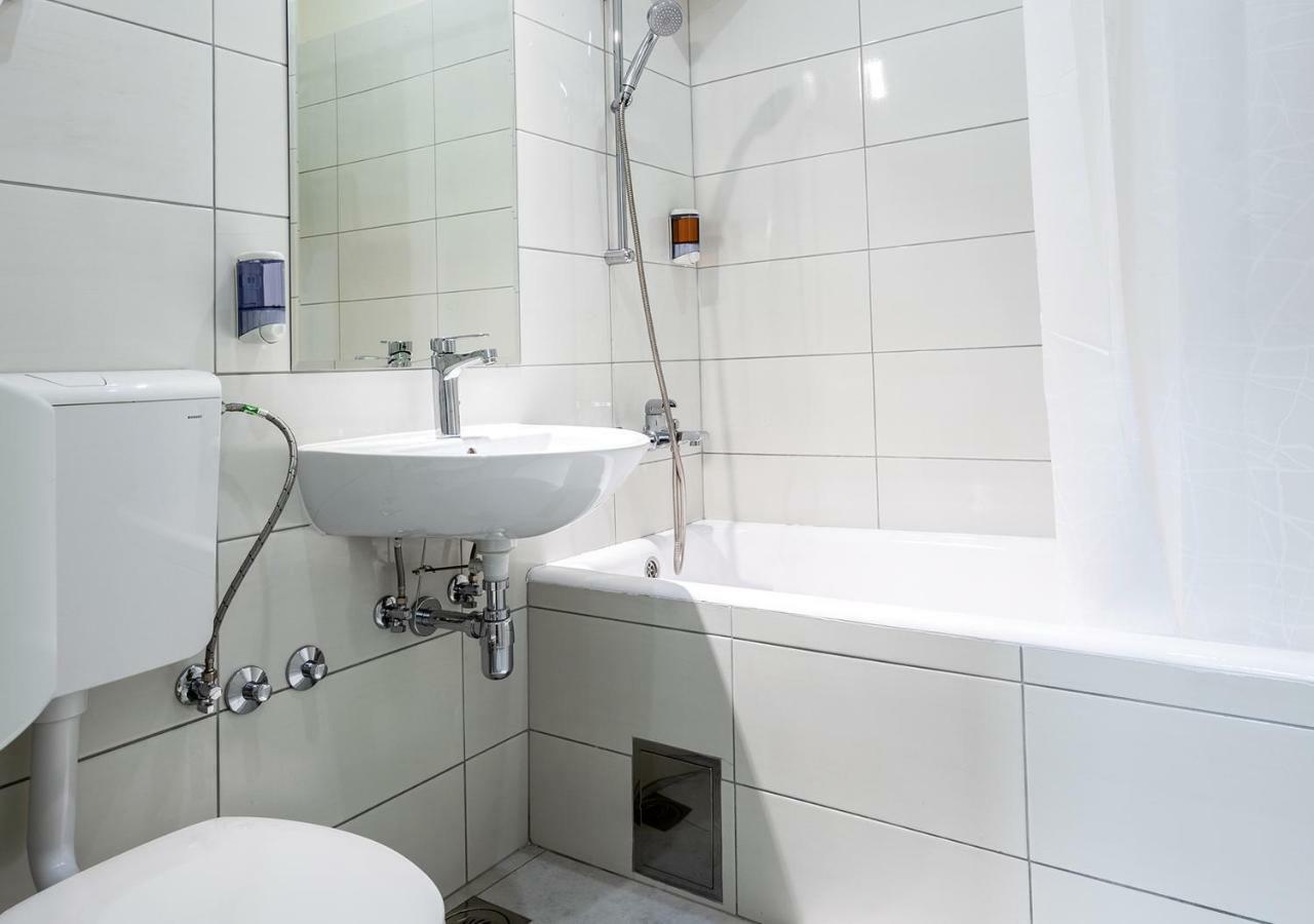 Booking En Suite Belgrado Exterior foto