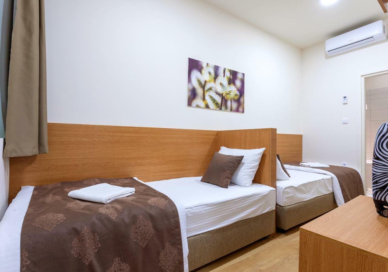 Booking En Suite Belgrado Exterior foto