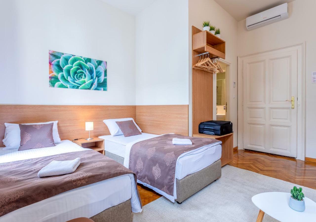 Booking En Suite Belgrado Exterior foto